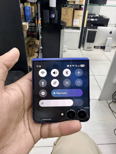 512 GB scratch less flip 7 premium device