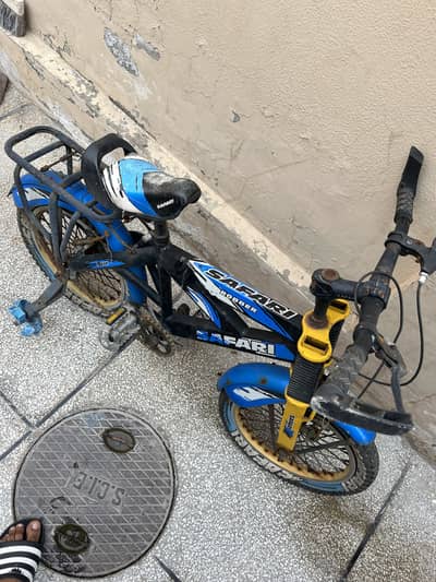 safari ki cycle hai hawa bharni ar safaiyan honi hain