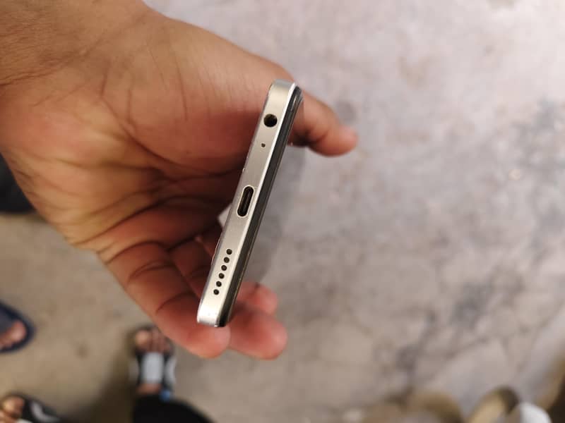 Itel S24 8/128 1