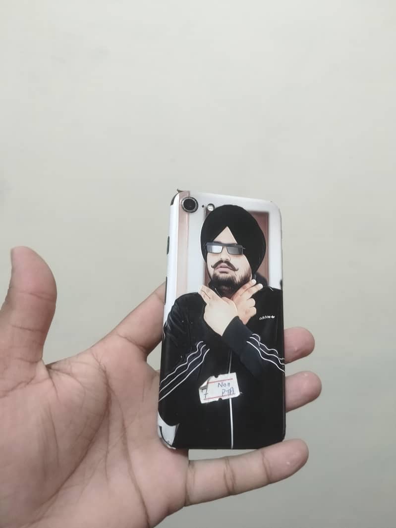 Apple iPhone 7 0