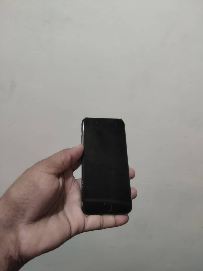Apple iPhone 7 1