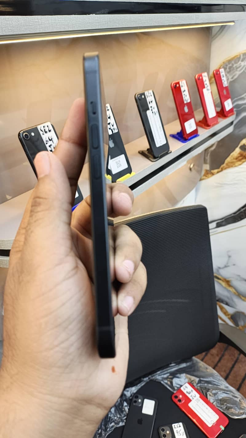 Apple iPhone 15  JV 3
