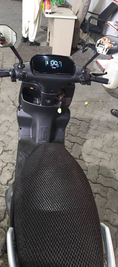 Electric scooty