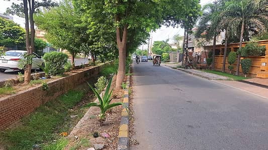 1-Kanal 80 Feet Road Best Semi Commercial Activity Location Near Park Mosque Market Plot For Sale