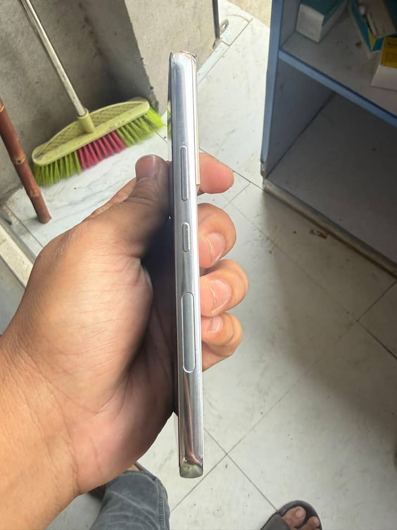 Samsung Mobile S22 3