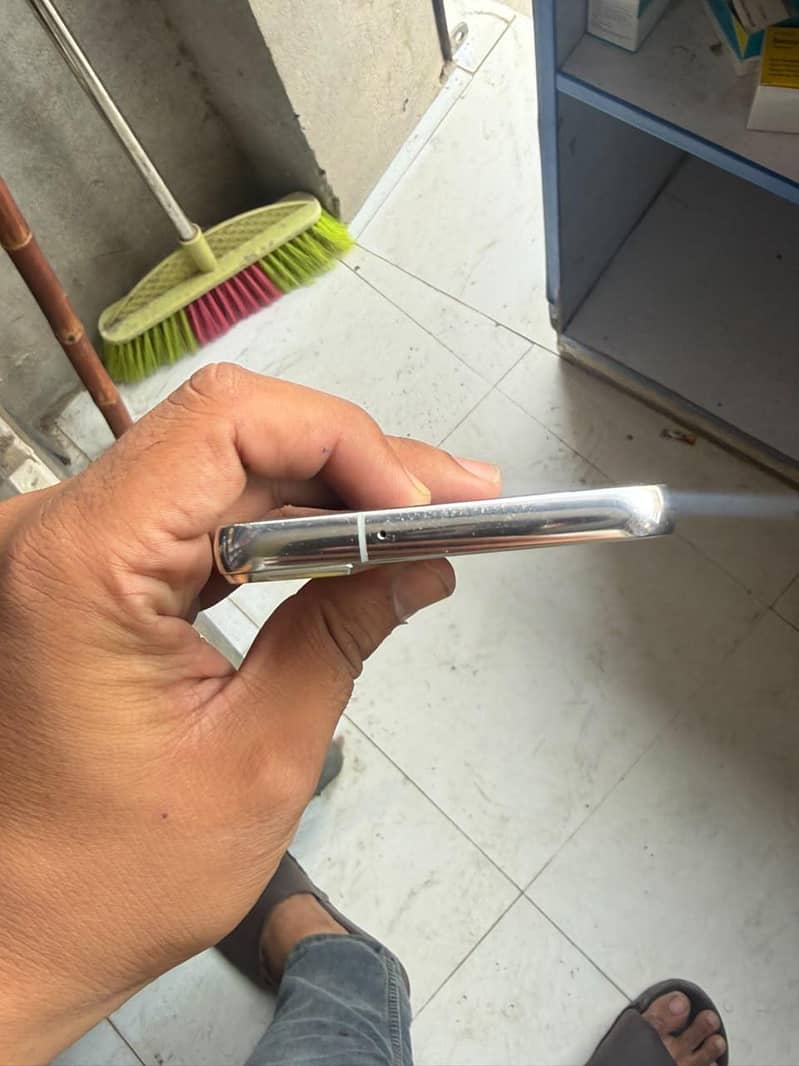 Samsung Mobile S22 4