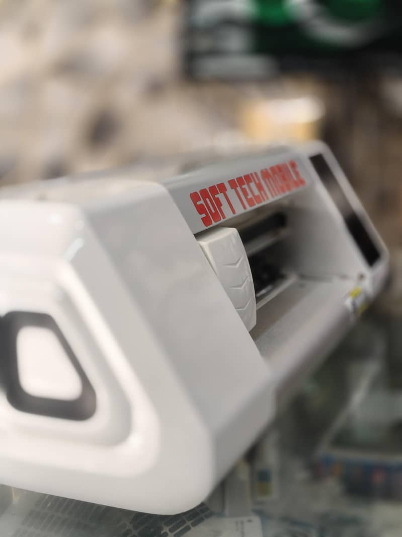 MOBILE SKIN CUTTING PLOTTER 2