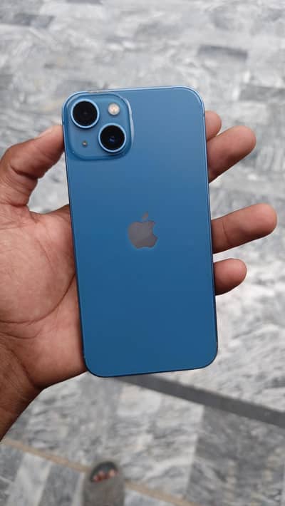 Apple iPhone 13