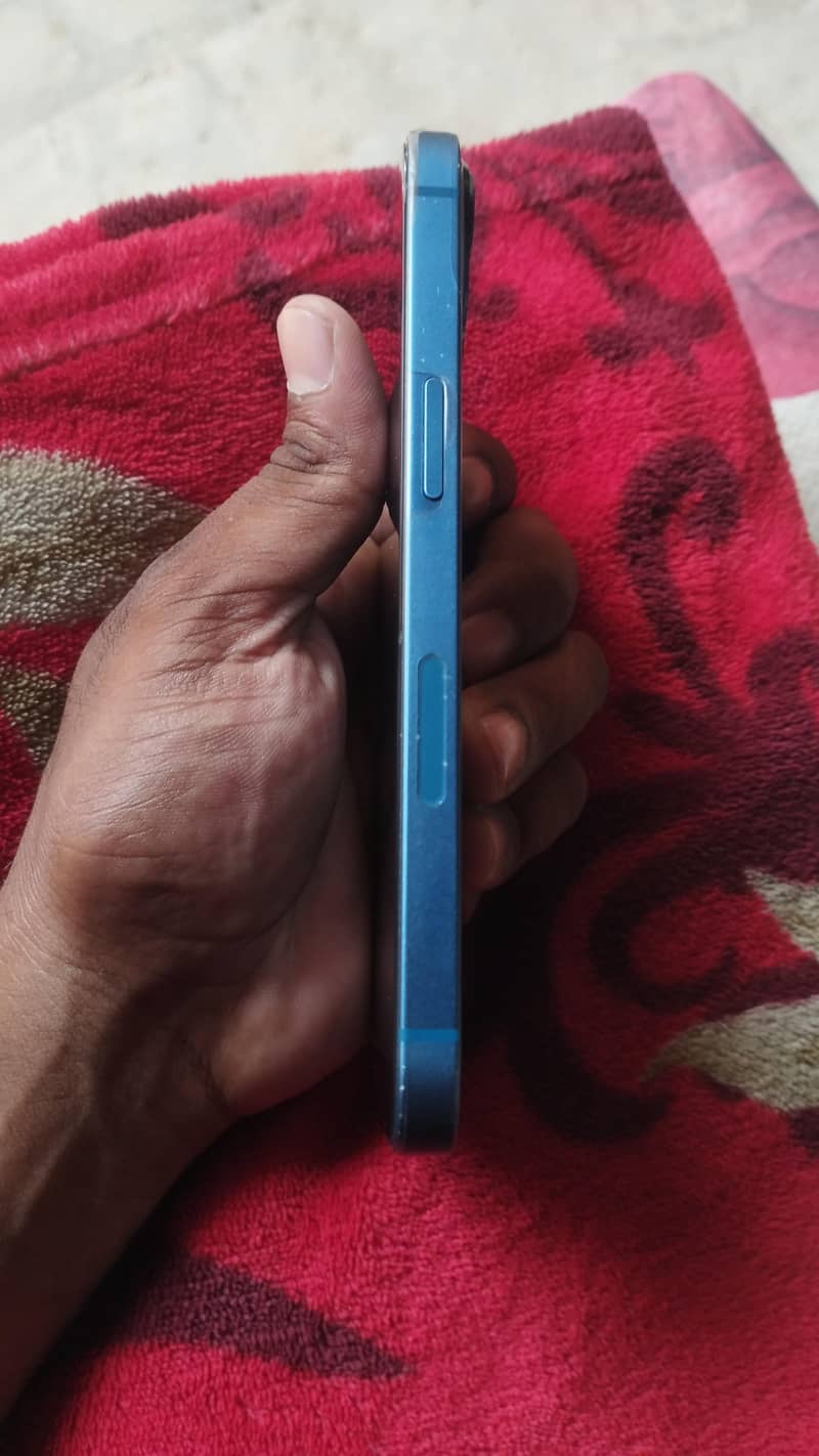 Apple iPhone 13 2