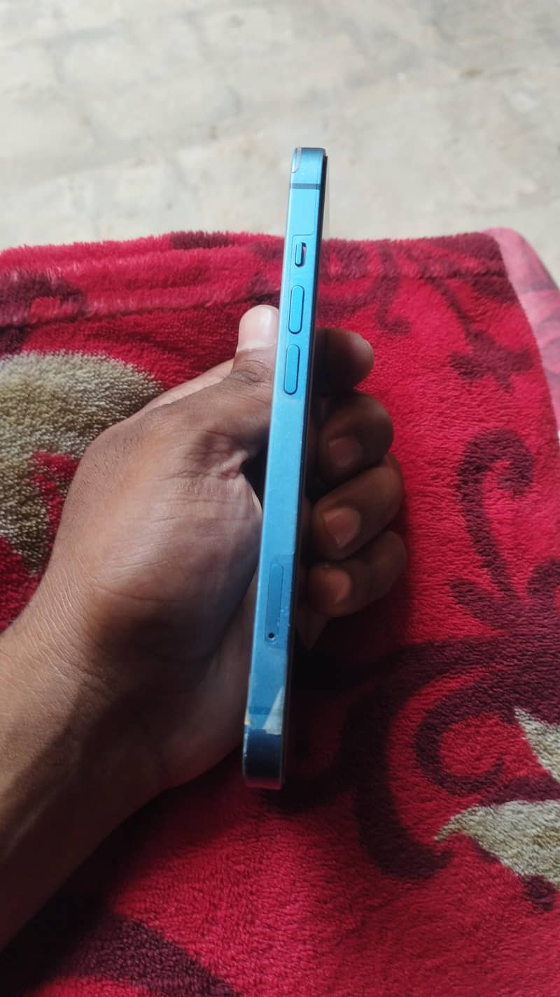 Apple iPhone 13 5