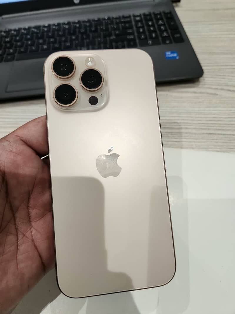 Apple iPhone 16 Pro Max 0