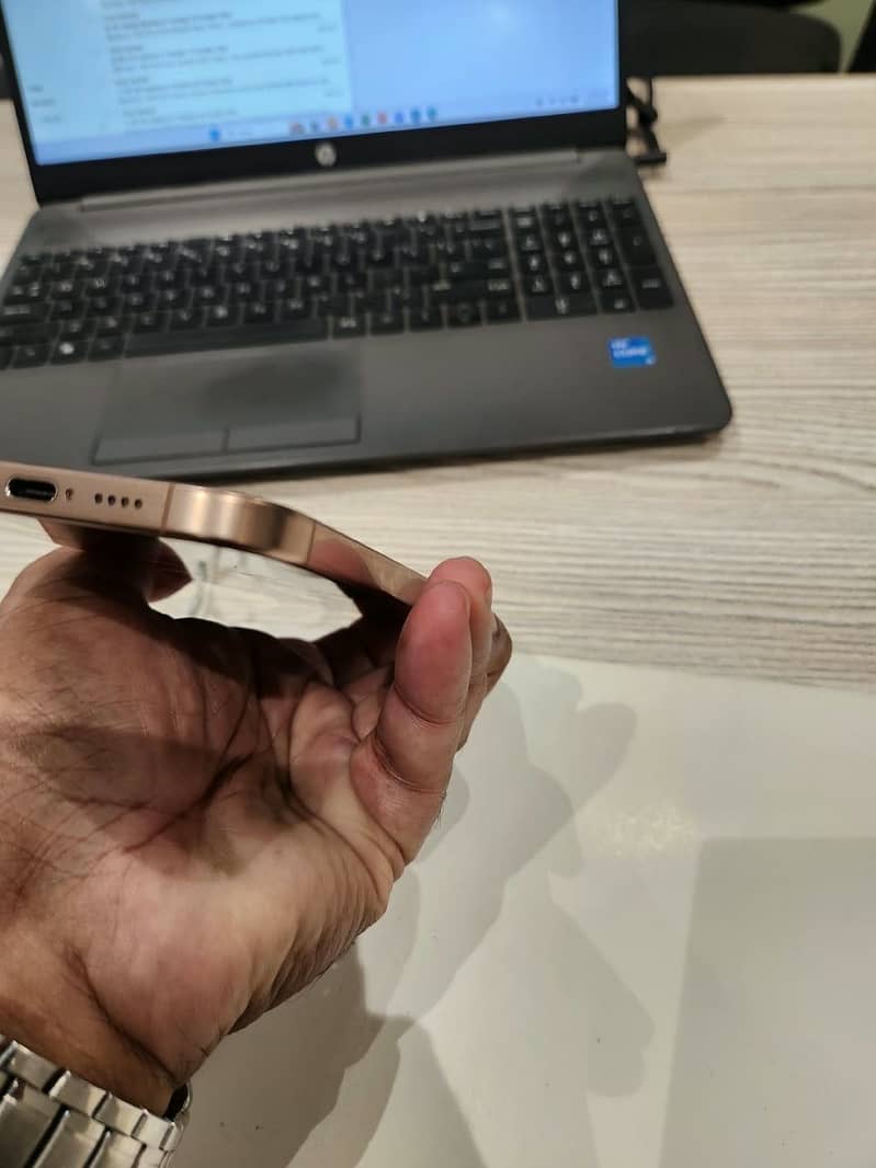 Apple iPhone 16 Pro Max 2