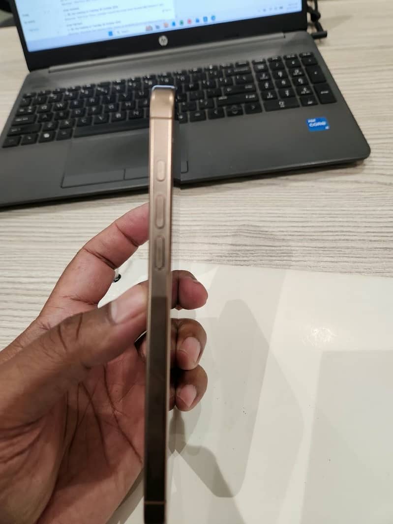 Apple iPhone 16 Pro Max 4