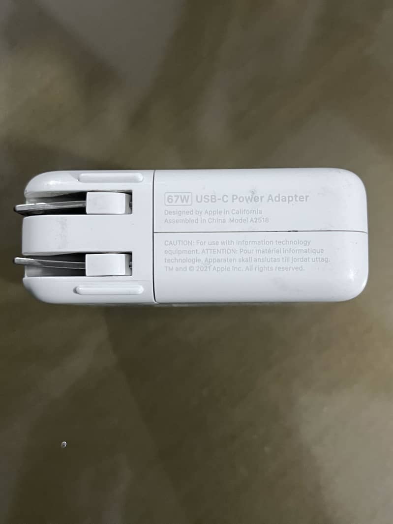 MacBook pro original adapter 0