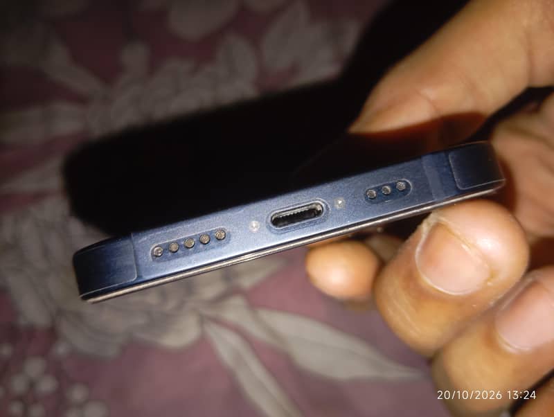 Apple iPhone 13 5