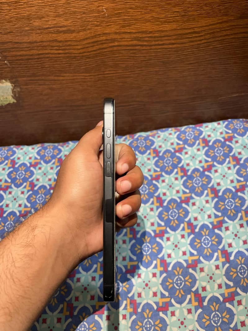 Apple iPhone 15 Pro Max 2