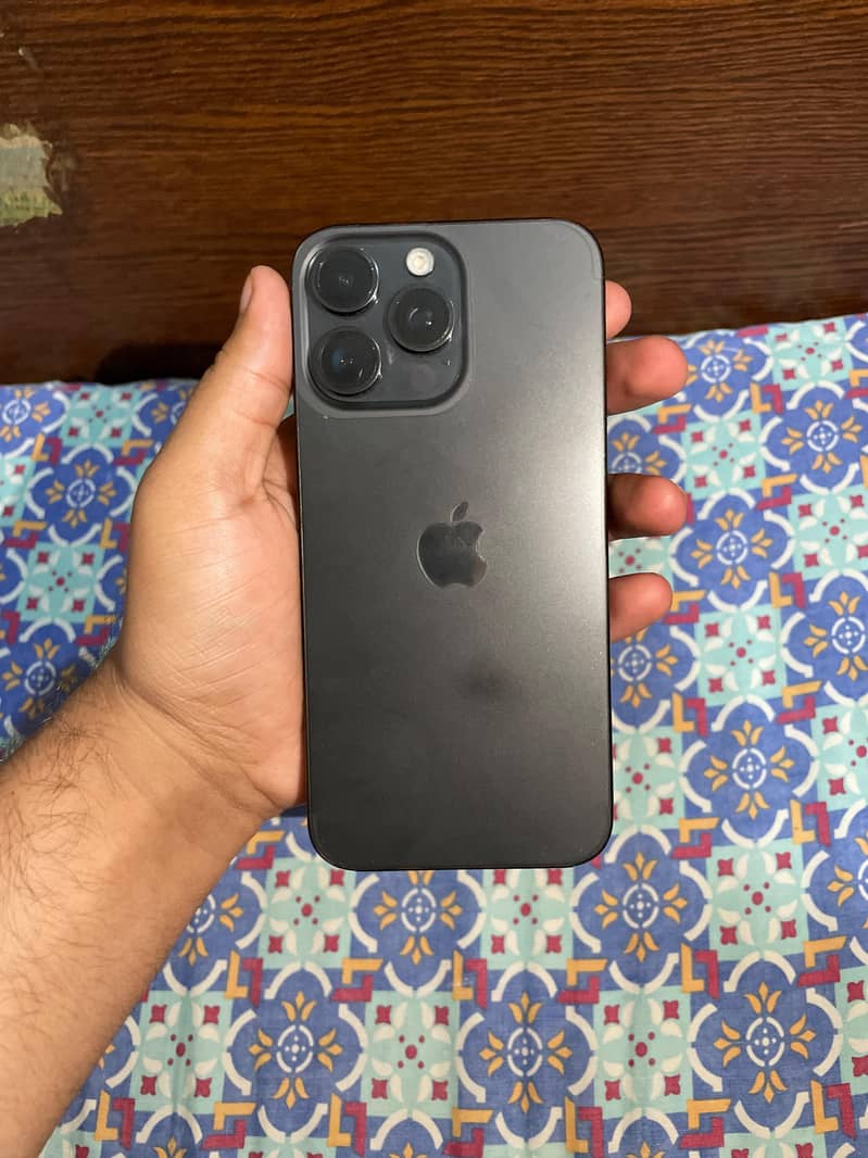 Apple iPhone 15 Pro Max 4