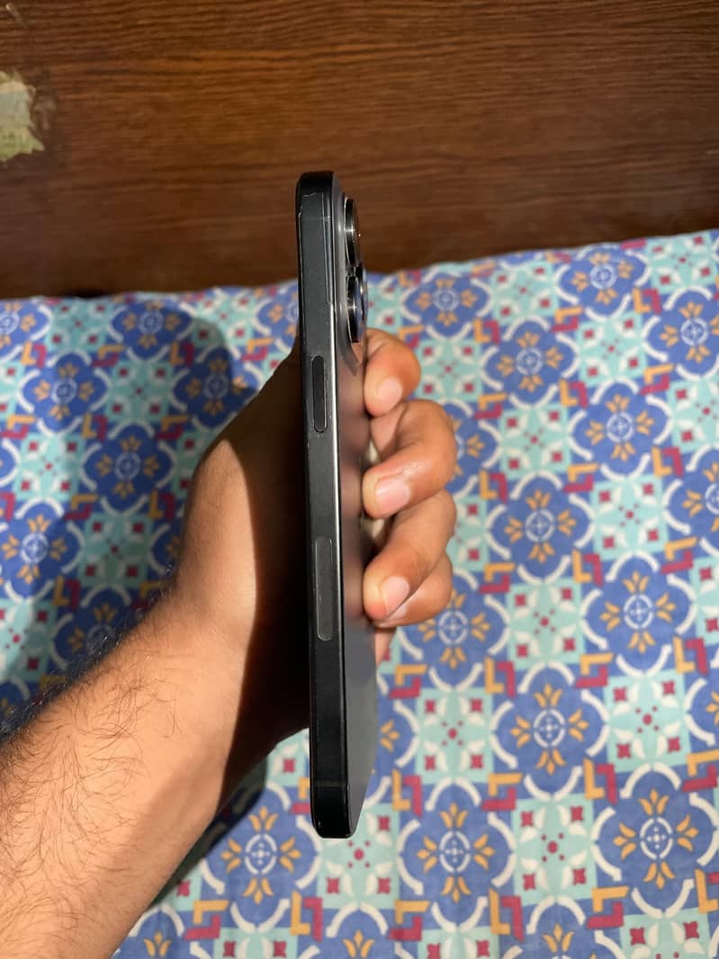 Apple iPhone 15 Pro Max 6