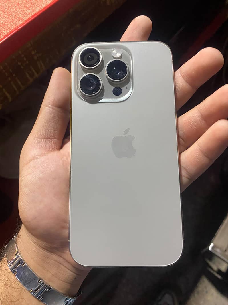 Apple iPhone 16 Pro 1