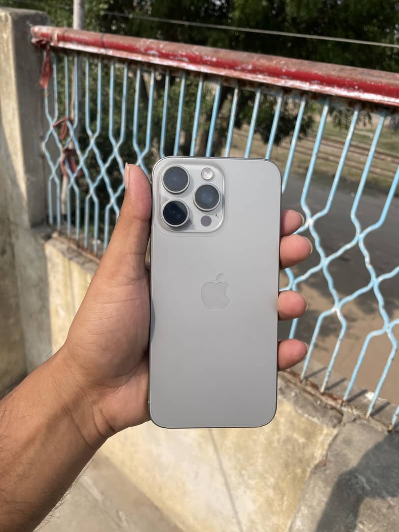 Apple iPhone 15 Pro Max 0