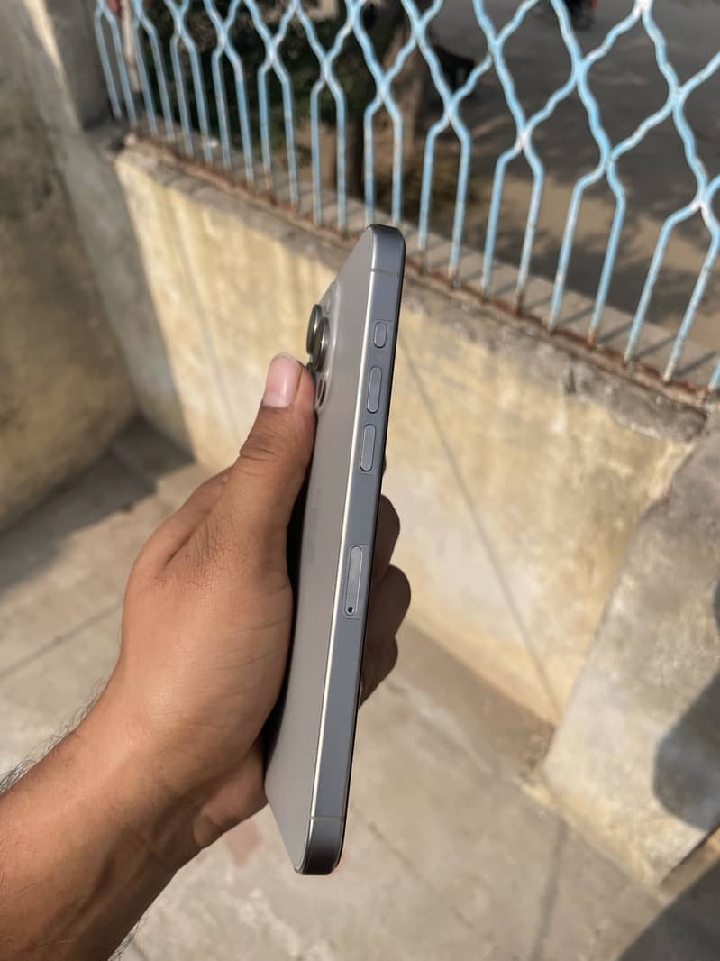 Apple iPhone 15 Pro Max 1