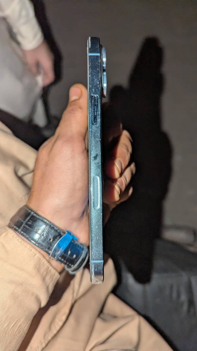 Apple iPhone 13 Pro Max 4