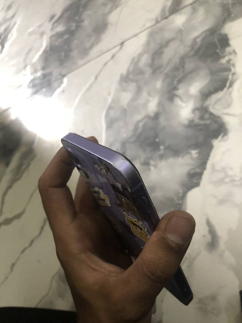 Apple iPhone 12 6