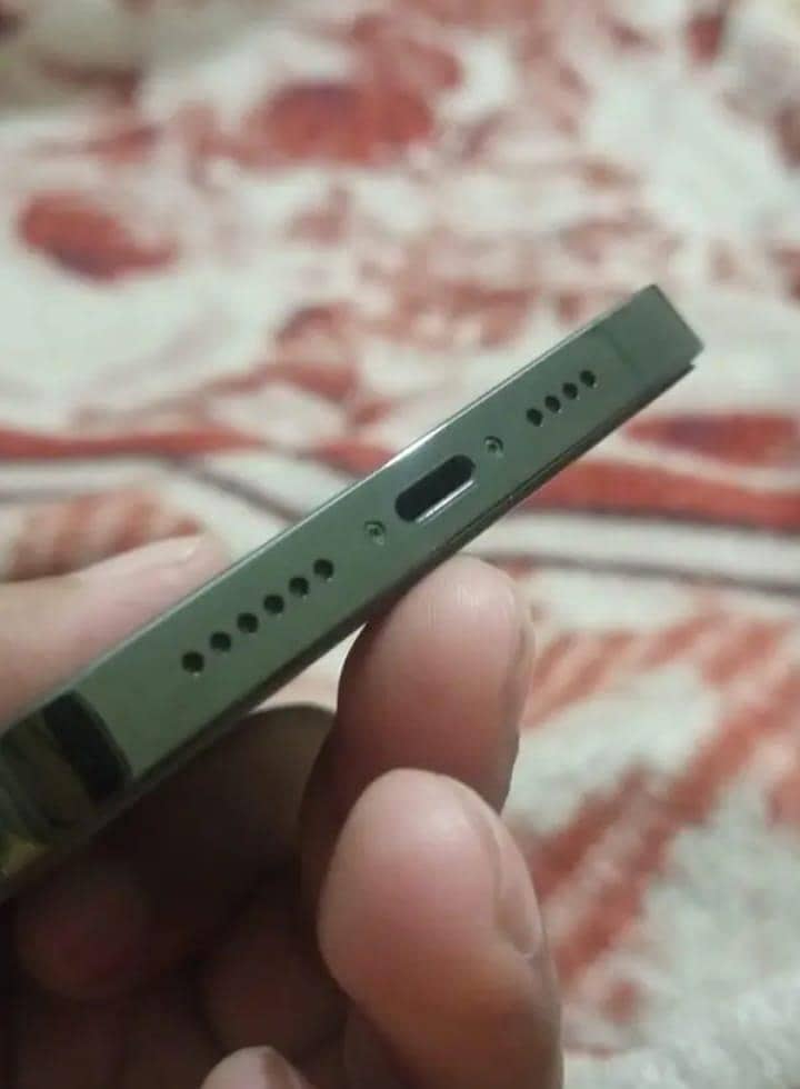 Apple iPhone 13 Pro Max 0