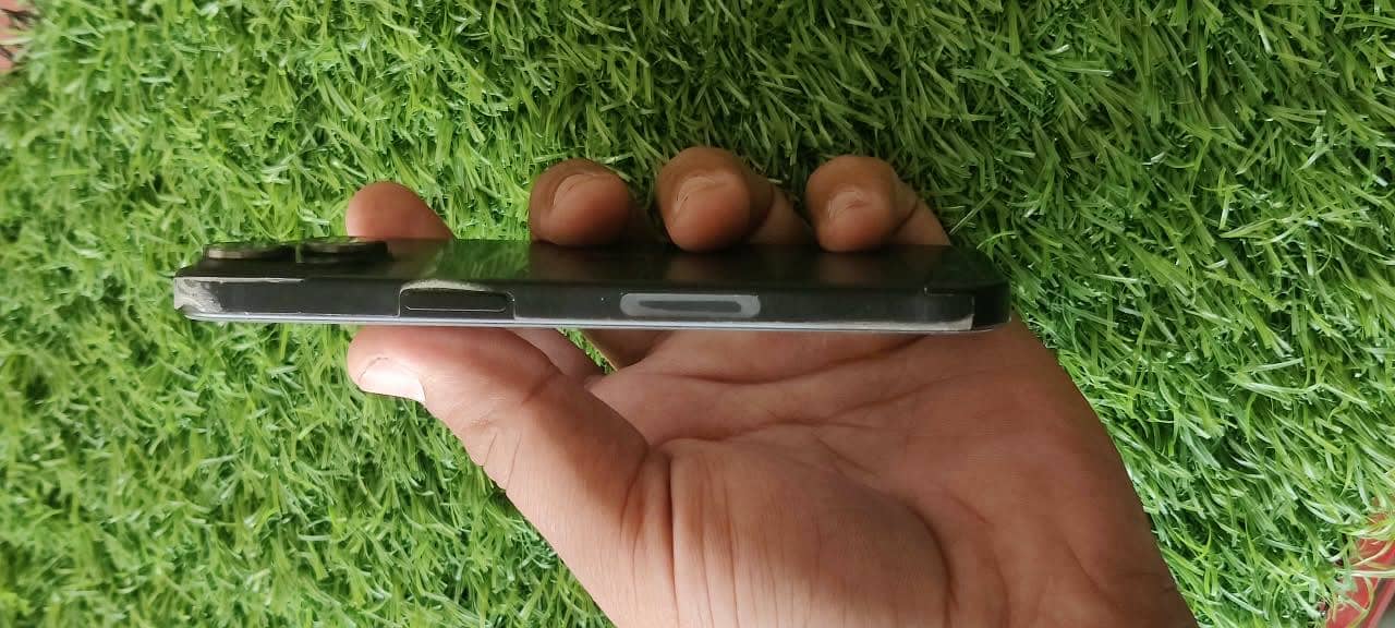 Apple iPhone 15 4