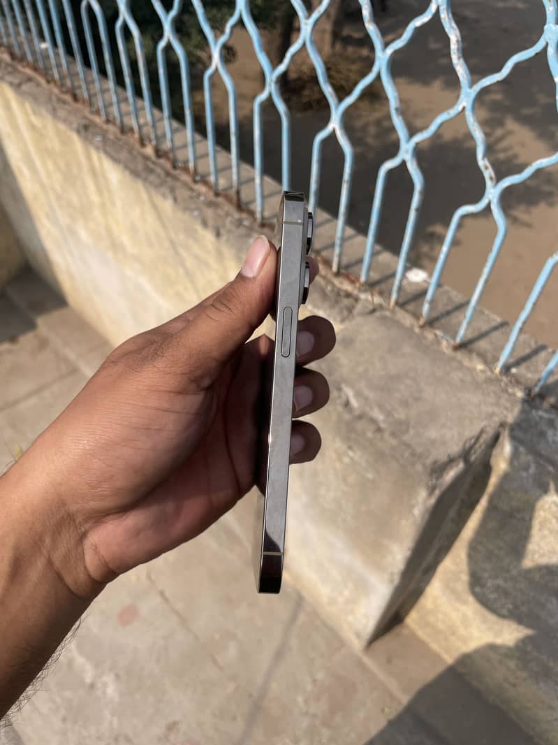 Apple iPhone 14 Pro 1