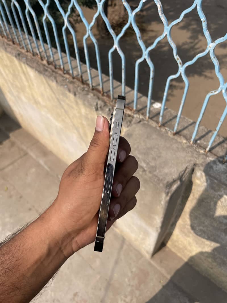 Apple iPhone 14 Pro 2