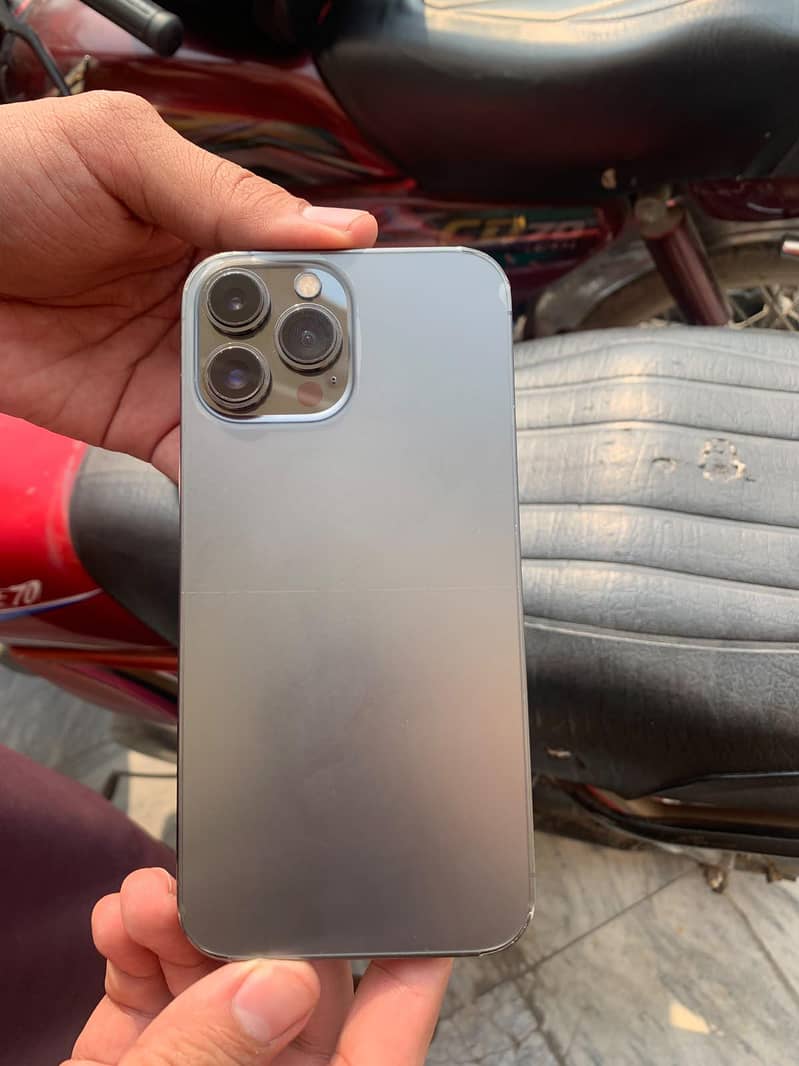 Apple iPhone 13 Pro Max 3