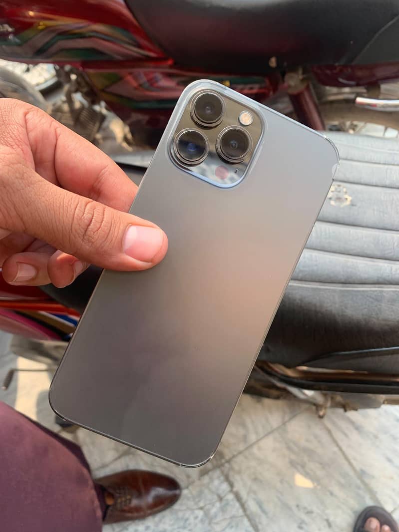 Apple iPhone 13 Pro Max 4