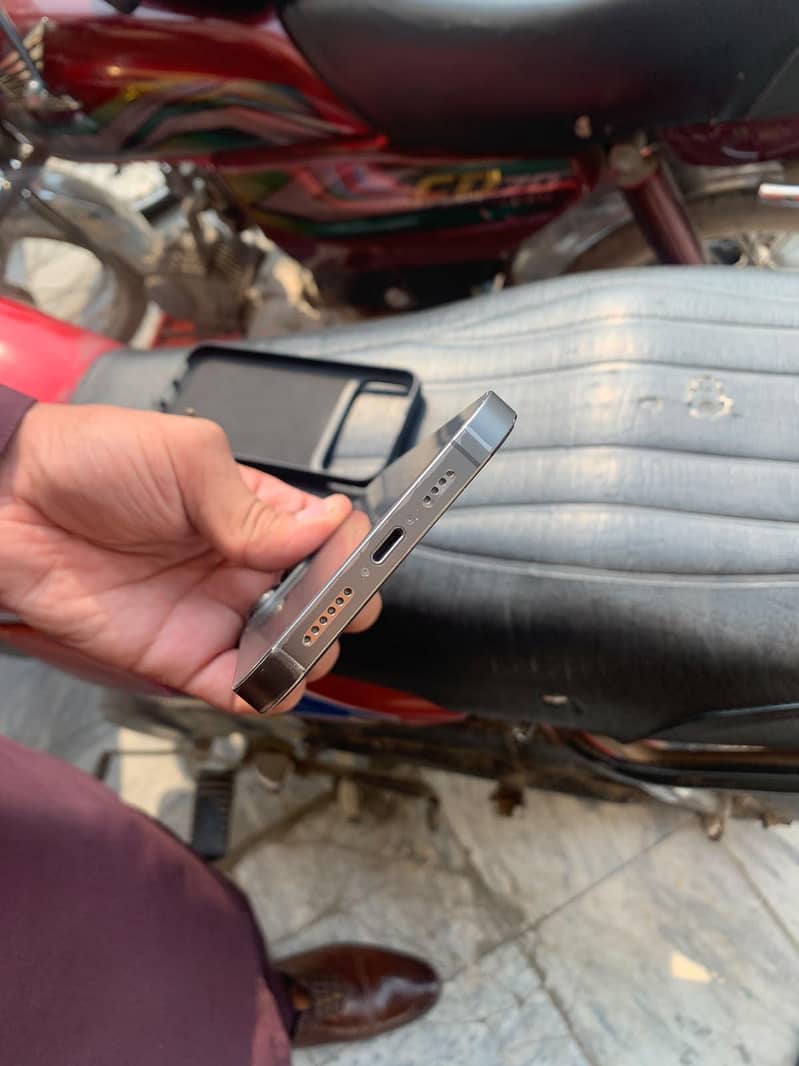 Apple iPhone 13 Pro Max 6
