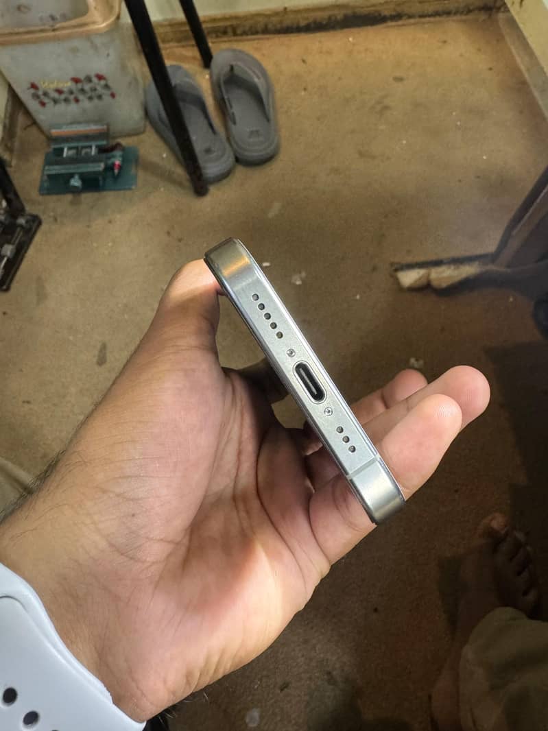 Apple iPhone 15 Pro 3