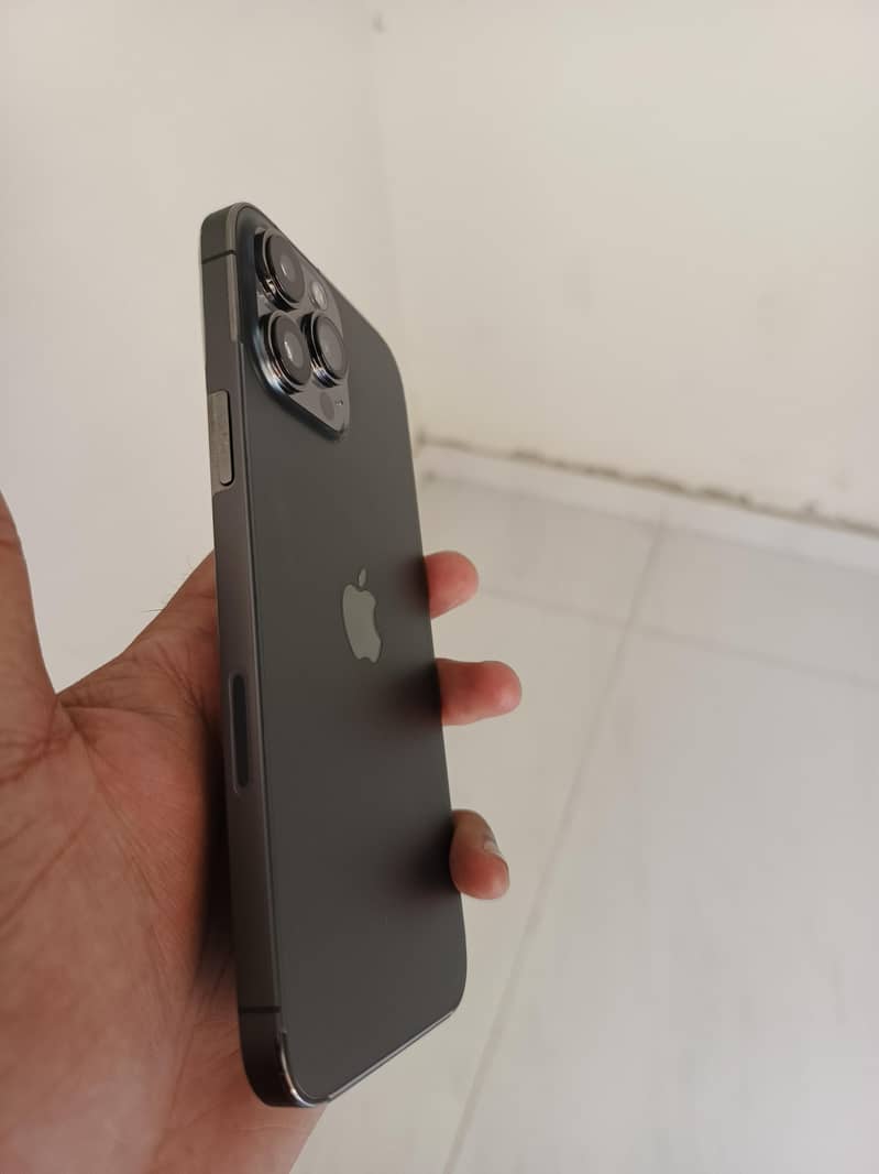 Apple iPhone 13 Pro Max 2