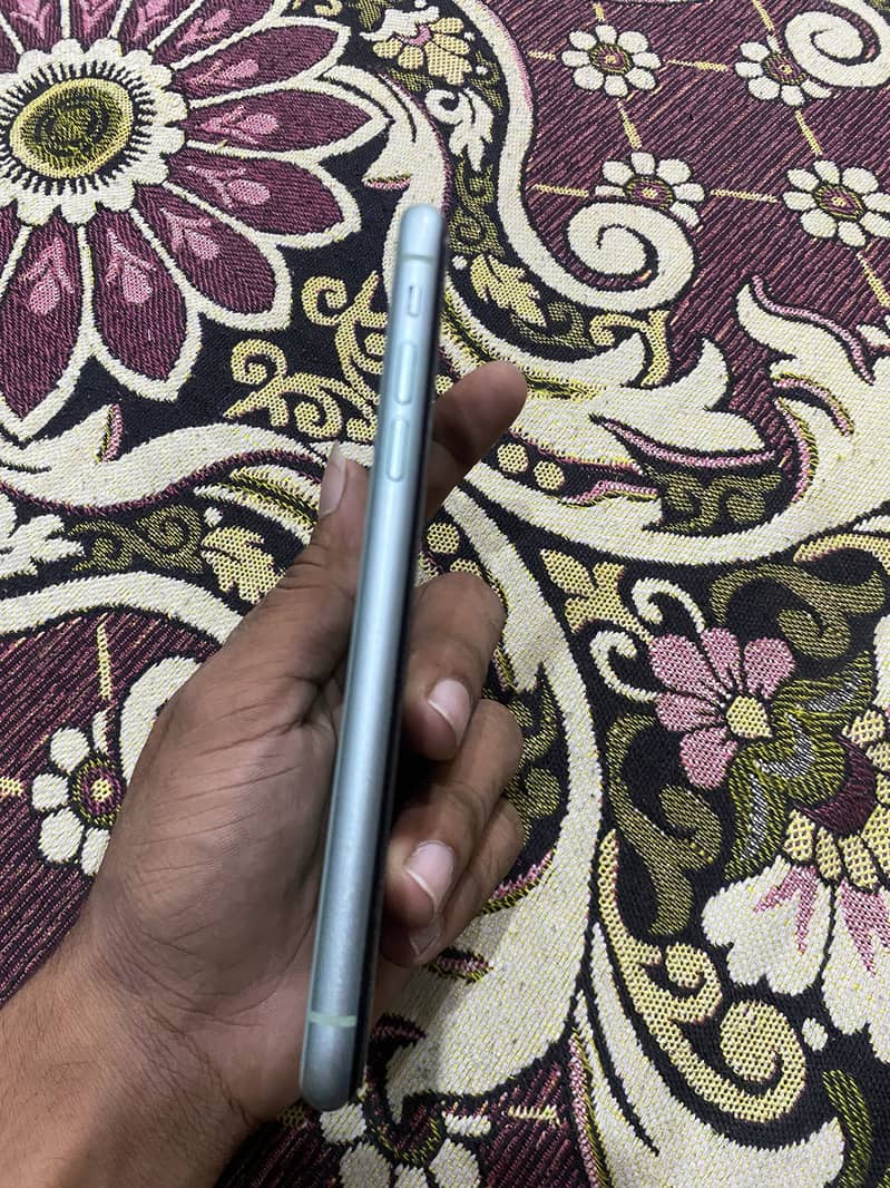 Apple iPhone 11 3