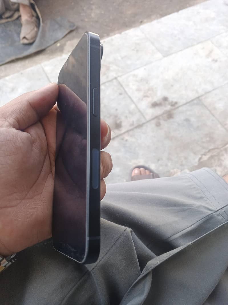 Apple iPhone 14 3