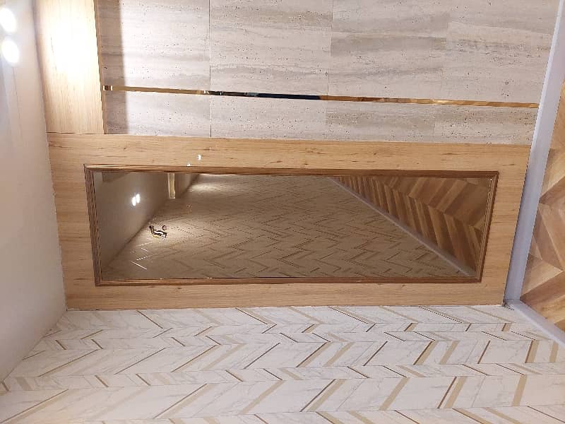 8 MARLA 1st FLOOR WITH ELEVATOR 18