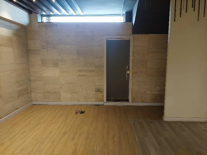 8 MARLA 1st FLOOR WITH ELEVATOR 26