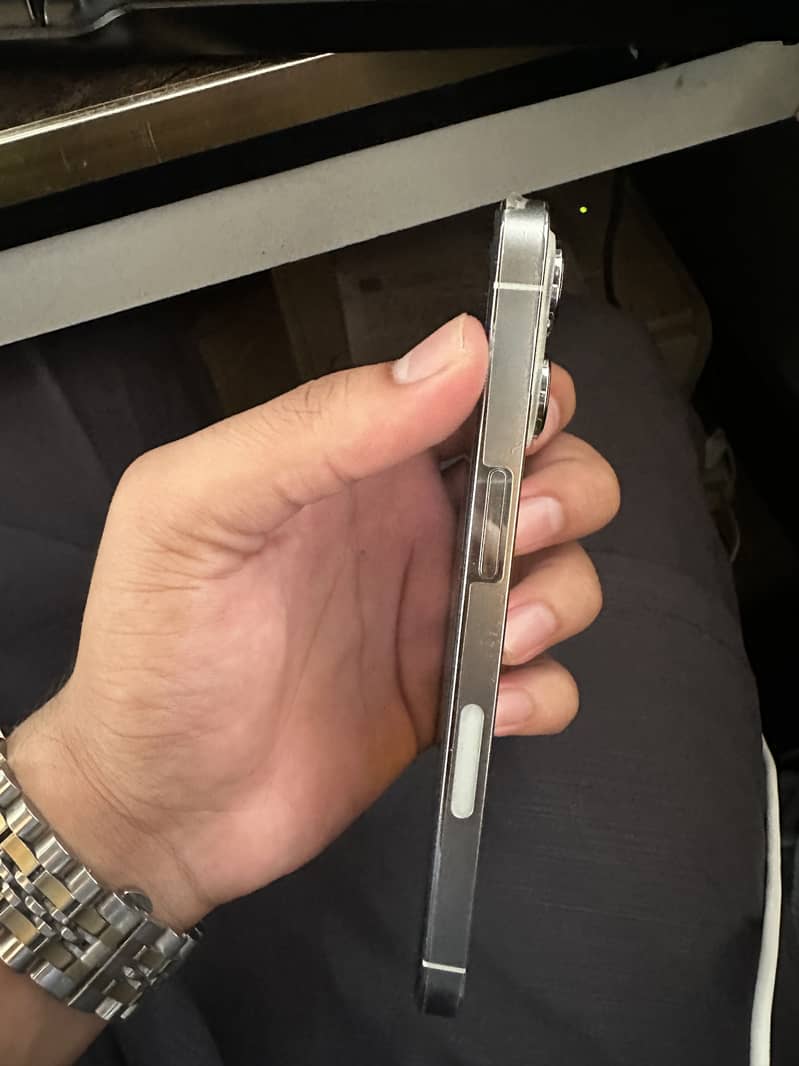 Apple iPhone 13 Pro 2