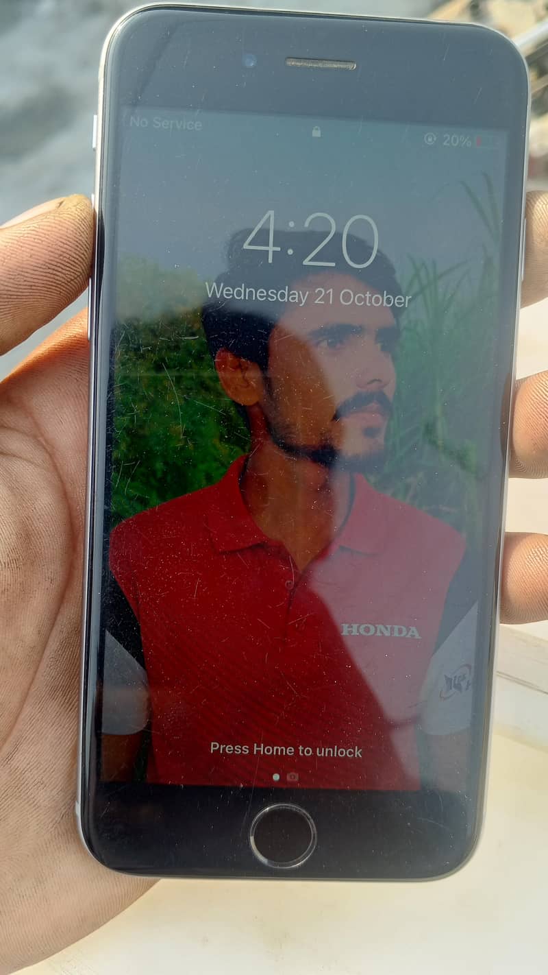 Apple iPhone 6S 4