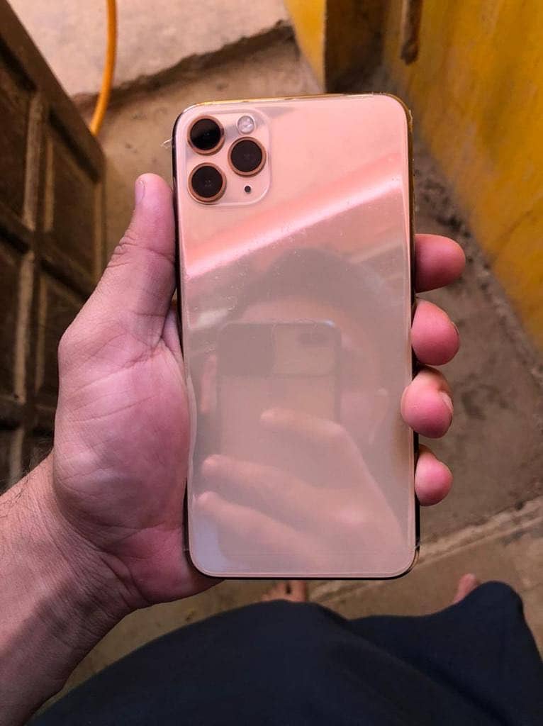 Apple iPhone 11 Pro Max 2