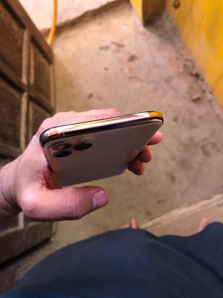Apple iPhone 11 Pro Max 4