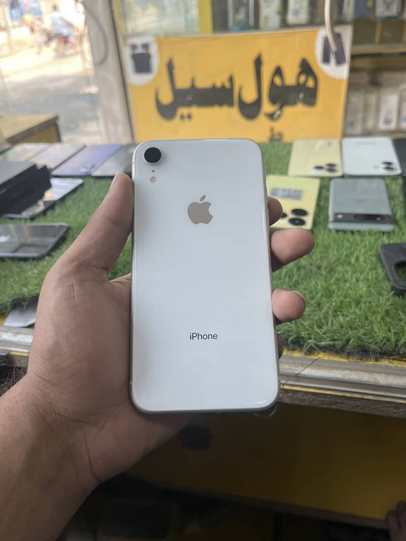 Apple iPhone XR 0