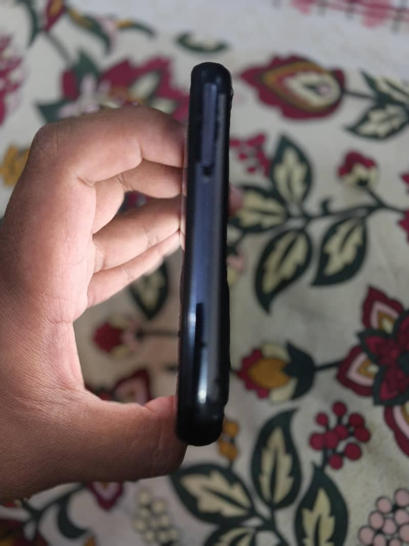 Samsung Mobile A52 1