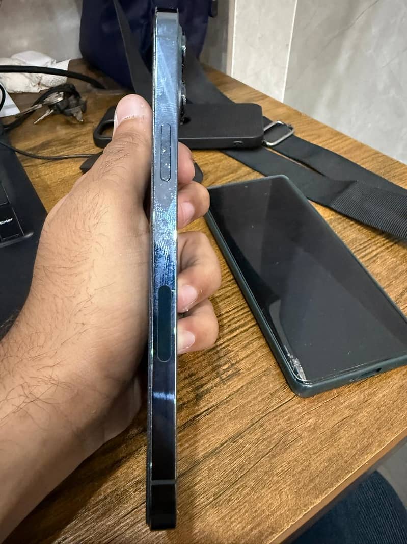 Apple iPhone 12 Pro Max 4