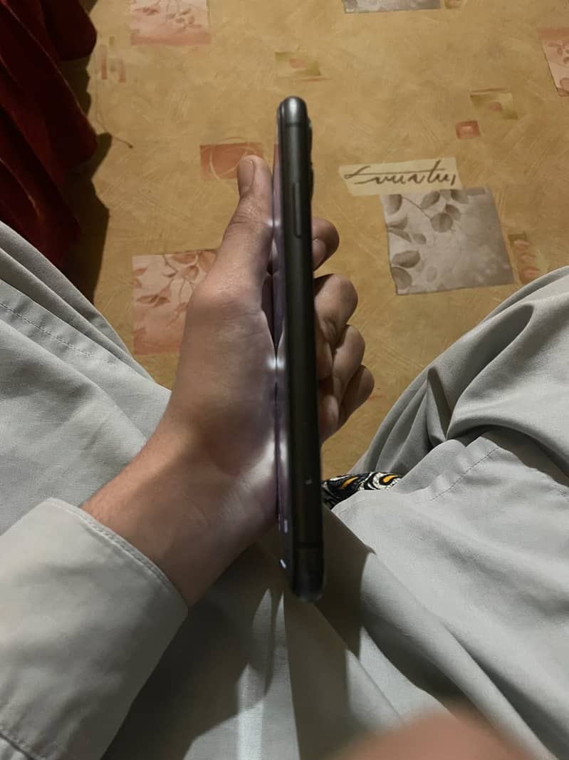 Apple iPhone 11 3