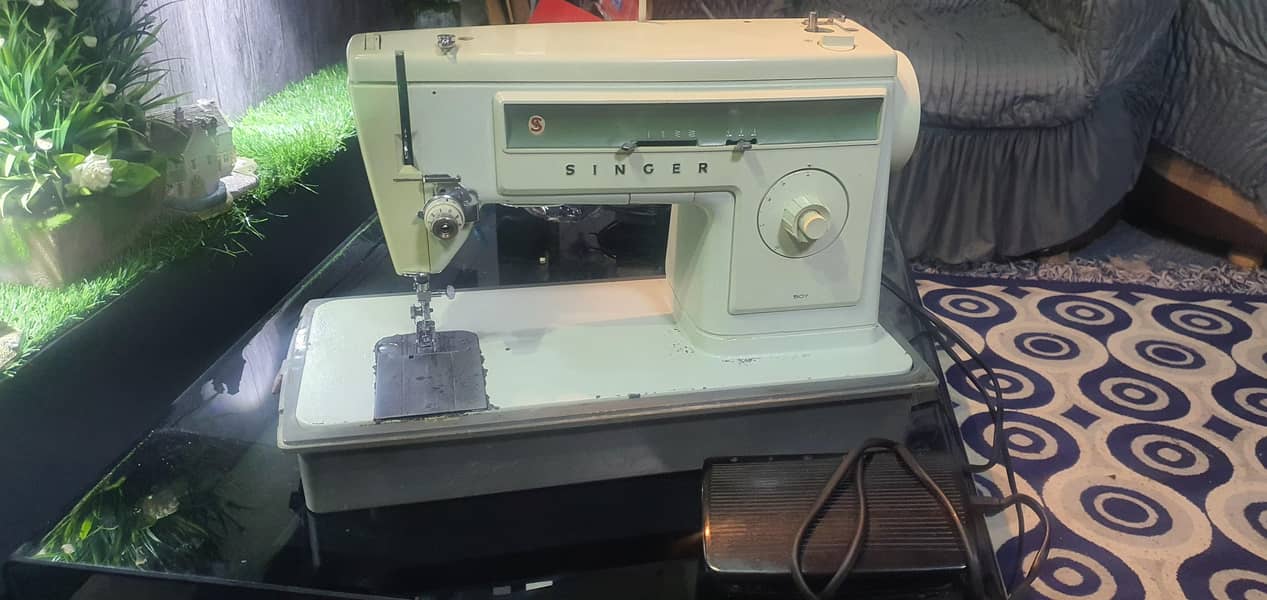 Orignal Singer sewing machine 1