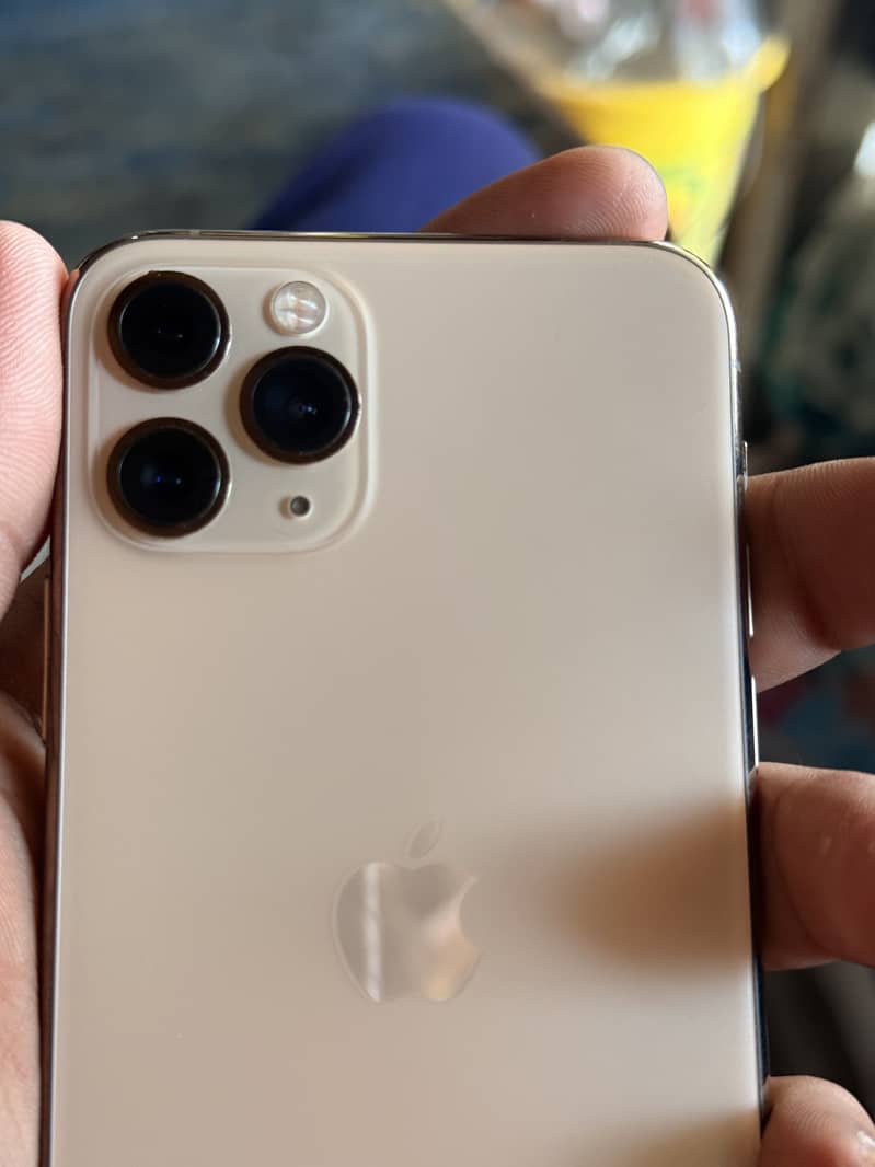 Apple iPhone 11 Pro 4